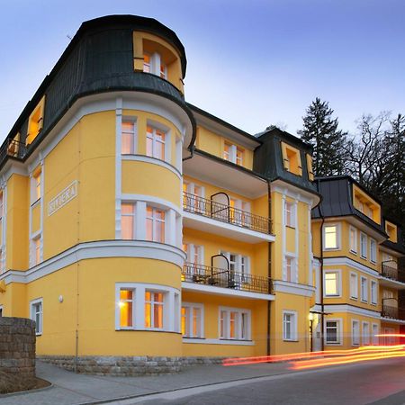 Hotel Riviera Luhačovice Zewnętrze zdjęcie