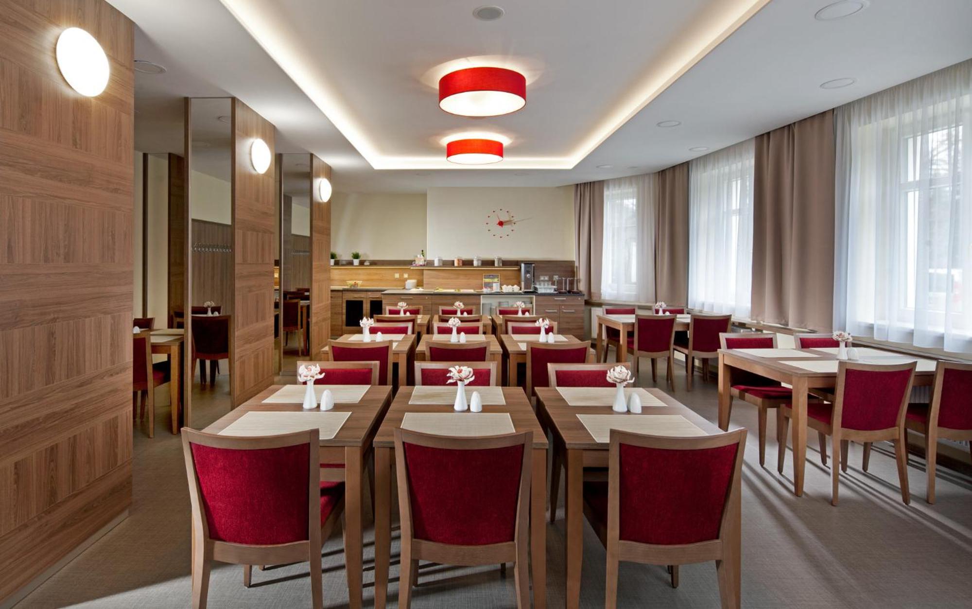 Hotel Riviera Luhačovice Zewnętrze zdjęcie