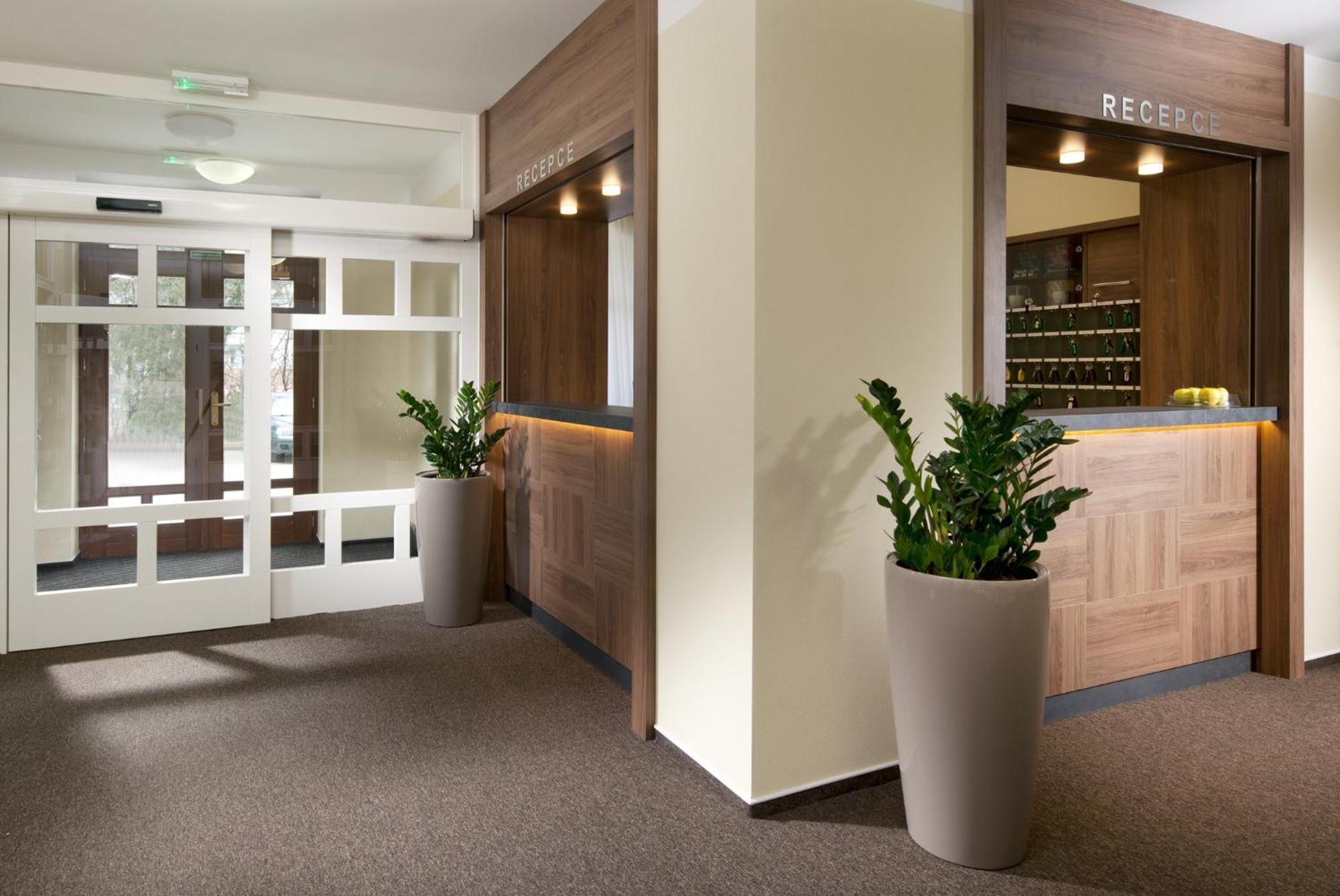 Hotel Riviera Luhačovice Zewnętrze zdjęcie